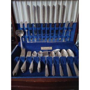 Wallco sectional A1t "serenade "1931 flatware dinnerware set with chest